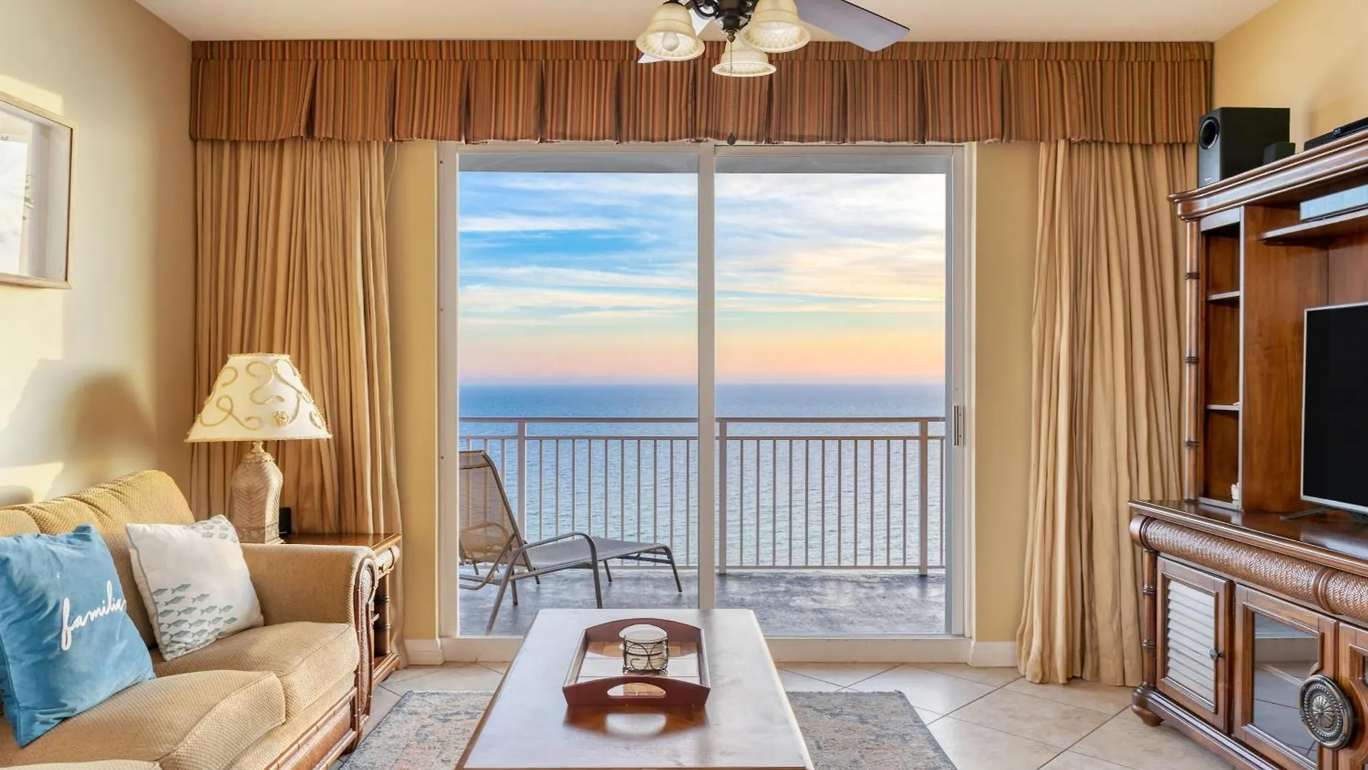 Sunscape By Avantstay Beachfront Sweeping Views contacts